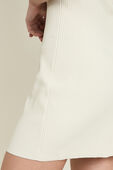 תמונת תקריב דוגמן של Asymmetrical Knit Dress