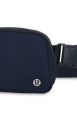 תמונת תקריב של Everywhere Belt Bag 1L