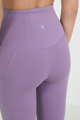 תמונת תקריב דוגמן של Align™ High-Rise Pant 25" *Pockets
