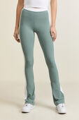 Nulu High-Rise Flared Pant תמונת דוגמן קידמית של Nulu High-Rise Flared Pant