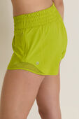 תמונת תקריב דוגמן של Hotty Hot High-Rise Short Lined Short 2.5