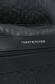 תמונת תקריב של Black Backpack