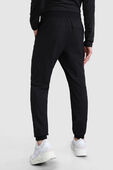 תמונת דוגמן אחורית של ABC Jogger
