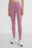 תמונת דוגמן קידמית של Align™ Ribbed High-Rise 25