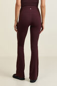 תמונת דוגמן אחורית של Groove Super-High-Rise Nulu™ Flared Pant *Regular