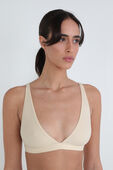 תמונת דוגמן קידמית של Wundermost Ultra-Soft Nulu Triangle Bralette