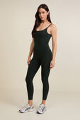 Align™ V-Back Bodysuit 25 תמונת דוגמן קידמית של Align™ V-Back Bodysuit 25