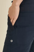 תמונת תקריב דוגמן של Dance Studio Mid-Rise Pant *Short