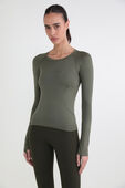 Swiftly Tech Long-Sleeve Shirt 2.0 תמונת דוגמן קידמית של Swiftly Tech Long-Sleeve Shirt 2.0