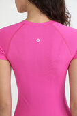 תמונת תקריב דוגמן של Swiftly Tech Short Sleeve 2.0