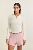 תמונת דוגמן קידמית של Hold Tight Long-Sleeve Henley