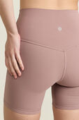 תמונת תקריב דוגמן של Align High-Rise Short 6