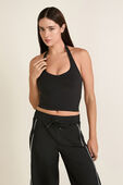 Align™ Halter Tank Top תמונת דוגמן קידמית של Align™ Halter Tank Top