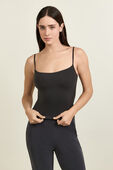 תמונת דוגמן קידמית של Nulu Spaghetti-Strap Cami Tank Top