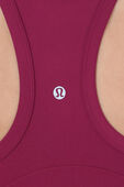 תמונת תקריב דוגמן של Align™ Waist-Length Racerback Tank Top