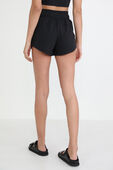 תמונת דוגמן אחורית של Inner Glow High-Rise Short 3