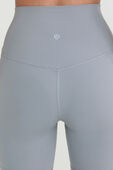 תמונת תקריב דוגמן של Align™ High-Rise Short 6