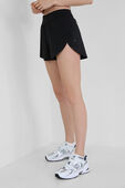 תמונת דוגמן קידמית של Fast and Free Loose High-Rise Short 3