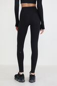 תמונת דוגמן אחורית של Swift Speed High-Rise Tight 28