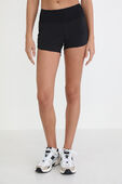 תמונת דוגמן קידמית של Speed Up Mid-Rise Lined Short 4