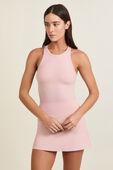 תמונת דוגמן קידמית של Align™ Waist-Length Racerback Tank Top