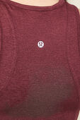 תמונת תקריב דוגמן של Soft Sueded Crewneck Cropped Tank