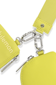 תמונת תקריב של Dual Pouch Wristlet