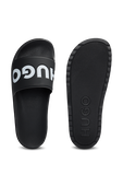 תמונת תקריב של כפכפי סליידס