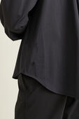 תמונת תקריב דוגמן של Cotton-Blend Poplin Button-Down Shirt