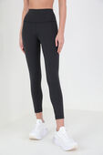 תמונת דוגמן קידמית של Wunder Train Contour Fit HR Crop 23