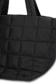 תמונת תקריב של Quilted Grid Tote