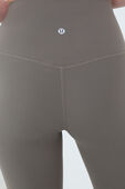 תמונת תקריב דוגמן של Align HR Crop 23