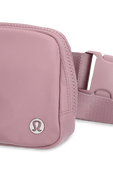 תמונת תקריב של Everywhere Belt Bag