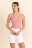 Align™ Tank Top תמונת דוגמן קידמית של Align™ Tank Top