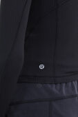 תמונת תקריב דוגמן של It`s Rulu Ribbed Cropped Half Zip