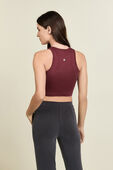 תמונת דוגמן אחורית של Soft Sueded Crewneck Cropped Tank