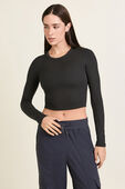 Hold Tight Straight-Hem Cropped Long-Sleeve Shirt תמונת דוגמן קידמית של Hold Tight Straight-Hem Cropped Long-Sleeve Shirt