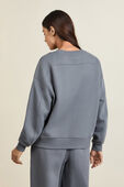 תמונת דוגמן אחורית של Perfectly Oversized Crew Graphic