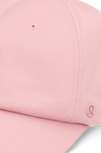 תמונת תקריב של Classic Unisex Ball Cap