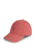 תמונה קידמית של כובע מצחייה עם לוגו רקום