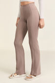 תמונת דוגמן קידמית של Brushed Softstreme Ribbed Zip Flared Pant 32.5