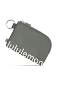 תמונת תקריב של Clippable Card Pouch