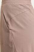 תמונת תקריב דוגמן של Swift Mid-Rise Wide-Leg Pant