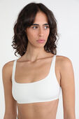 תמונת דוגמן קידמית של Wundermost Ultra-Soft Nulu Scoop Neck Brallette