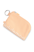 תמונת תקריב של Clippable Card Pouch