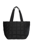 תמונה קידמית של Quilted Grid Tote