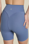 תמונת תקריב דוגמן של Seriously Silky Hight-Rise Short 4