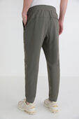 תמונת דוגמן אחורית של ABC Jogger