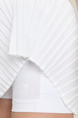 תמונת תקריב דוגמן של High-Rise Pleated Tennis Skirt