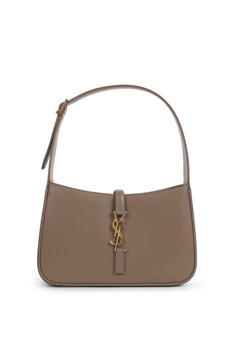 תיק הובו מעור עם אלמנט מונוגרמי מוזהב SAINT LAURENT